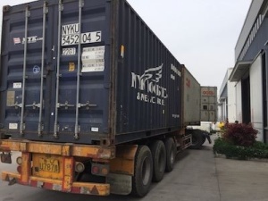 Carregamento de equipamentos avícolas para clientes europeus