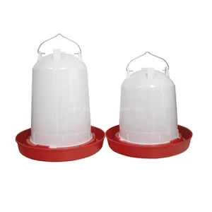 Geflügeltrinker mit Metallgriffen