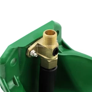 Plastikowe miski na wodę dla owiec