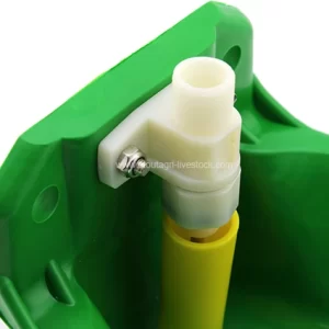 Plastikowe miski na wodę dla owiec