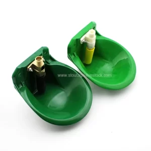 Plastikowe miski na wodę dla owiec