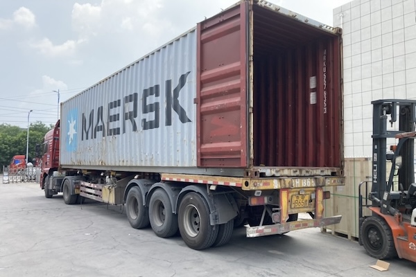 StoutAgri Successfully Ships 40HC Container of Pig Equipment
